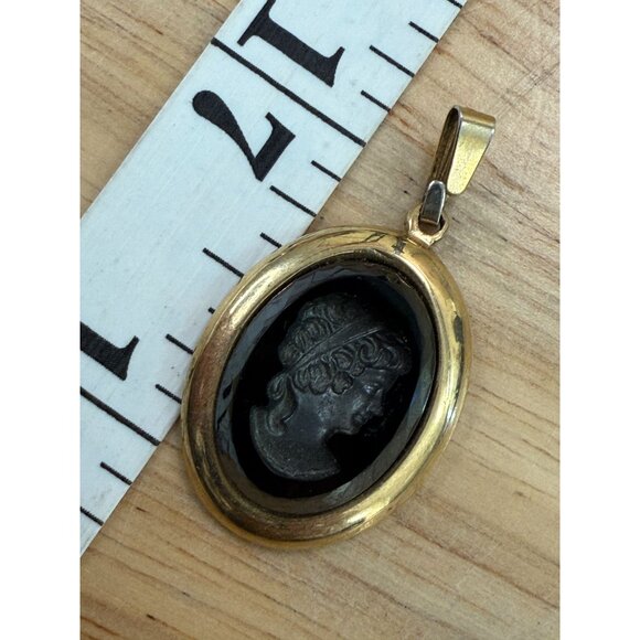 Vintage Sarah Coventry Black Cameo Pendant Gold Tone Victorian Style Oval Jewelr - Picture 4 of 6